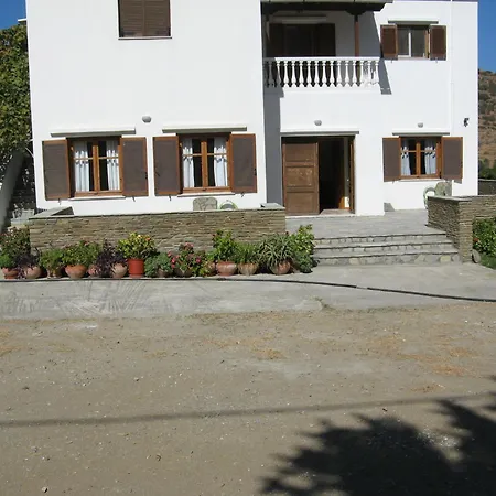 Сasa de vacaciones House In The Grass Land.